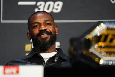 乔恩·琼斯宣布退役，汤姆·阿斯皮纳尔成为正式UFC重量级冠军